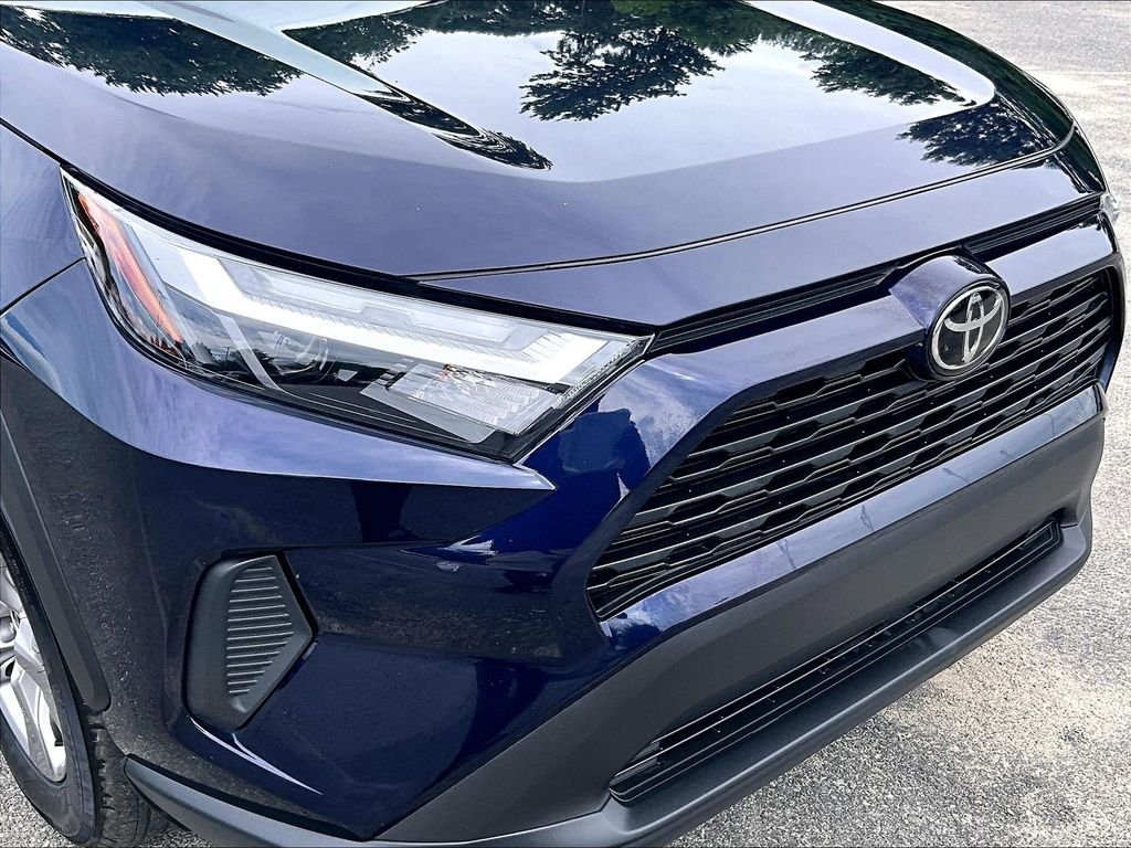 Used 2025  Toyota XLE image 32