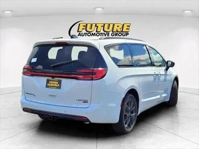 New 2026 Bright White Clear-Coat Exterior Paint Chrysler Limited image 4