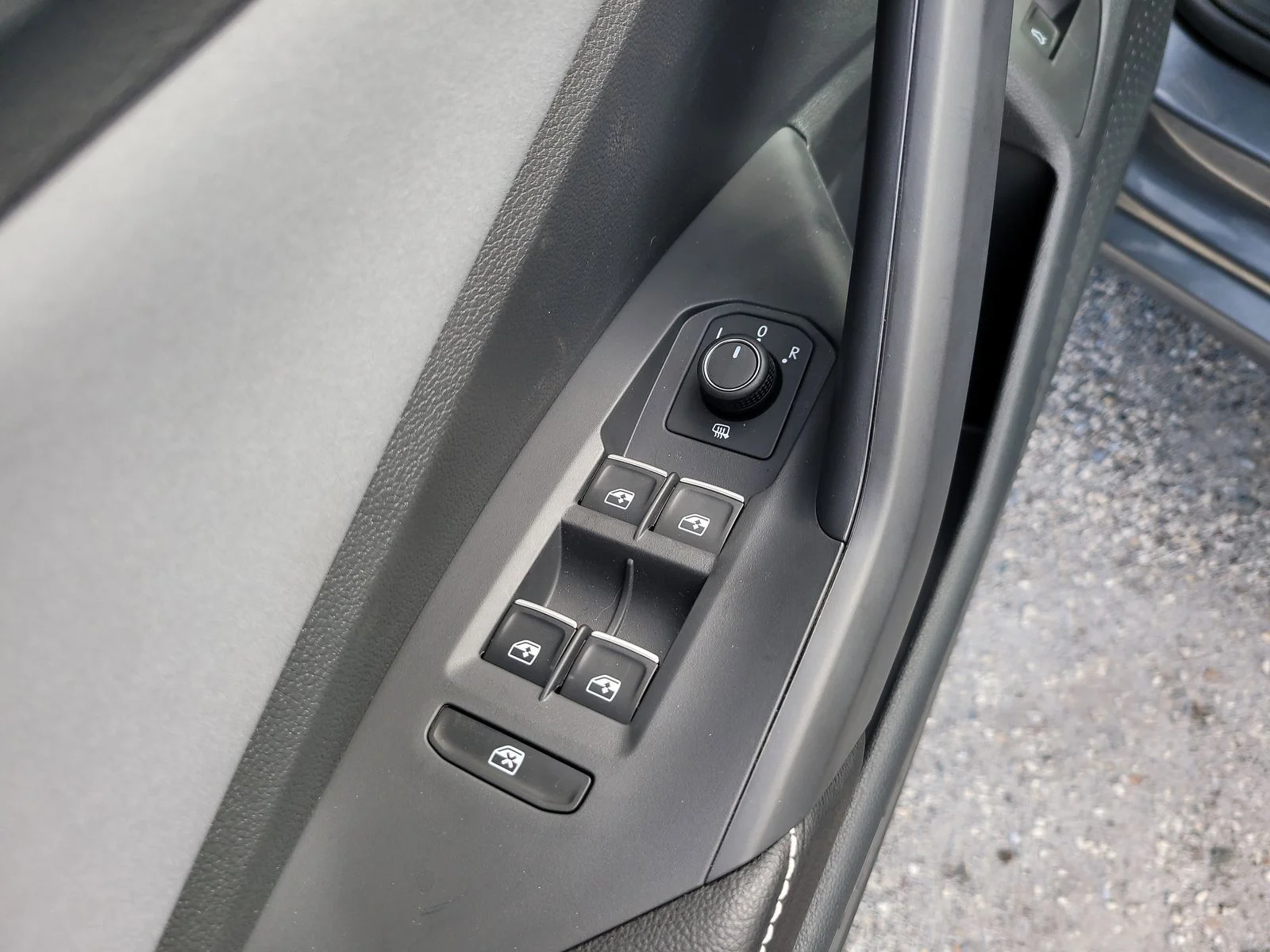 New 2026 Platinum Gray Metallic Volkswagen 1.5T SE image 16