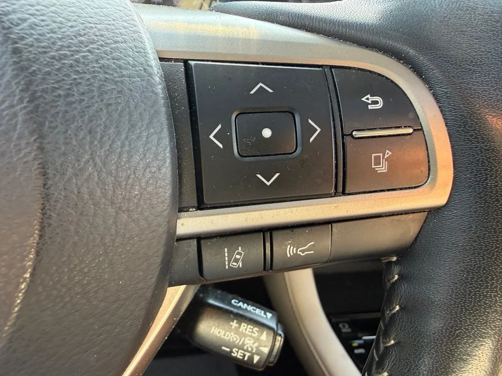 Used 2019 White Lexus 350 image 18