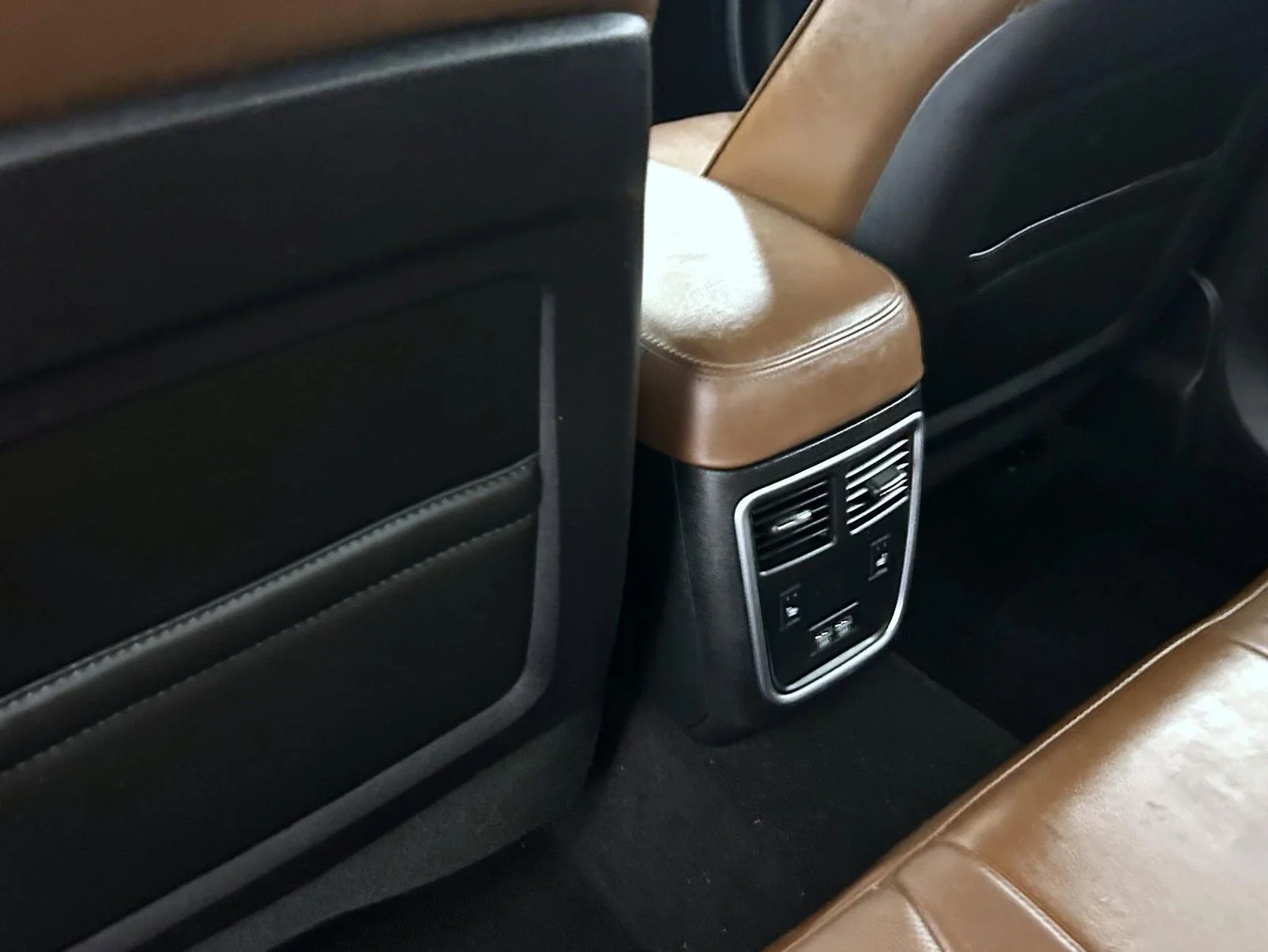 Used 2020 White Chrysler Limited image 21