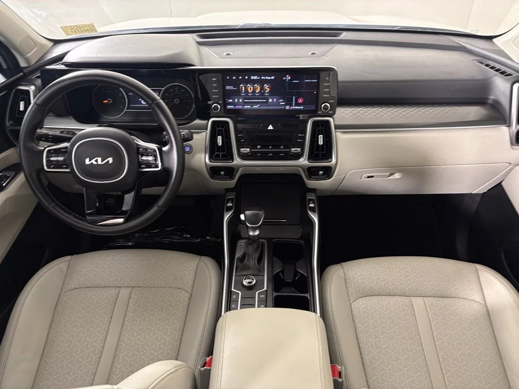 Used 2022 White Kia S image 36