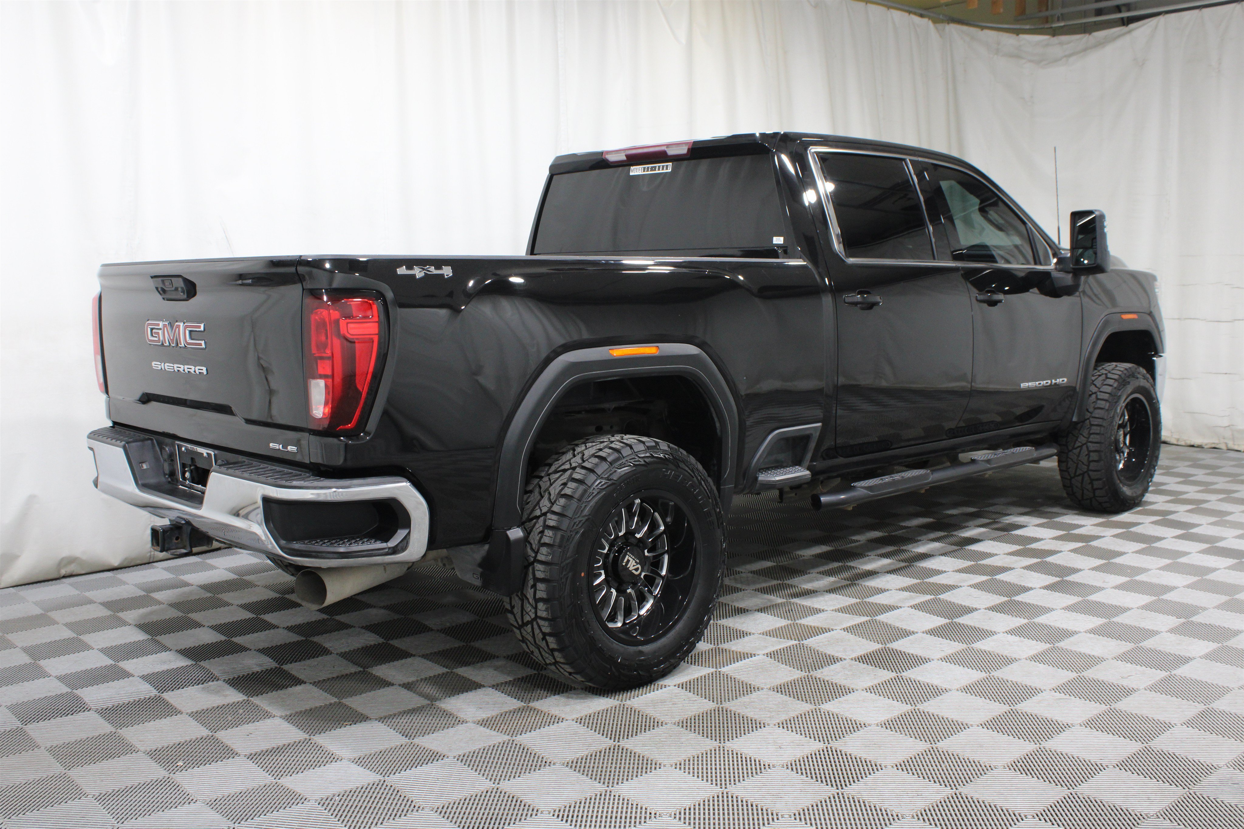 Used 2022 Black GMC SLE Crew Cab 4x4 - Lifted image 29
