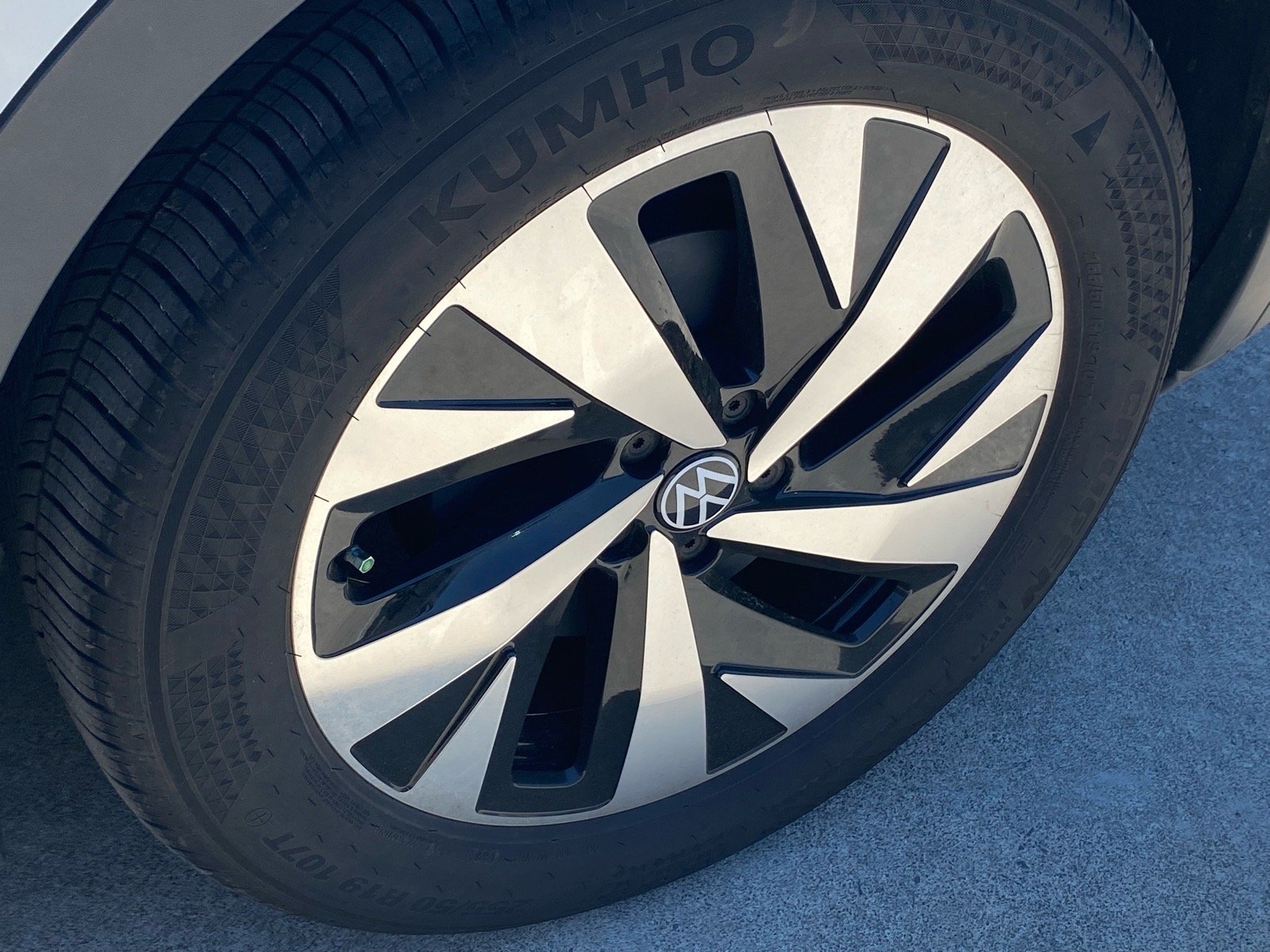 Used 2023 White Volkswagen Pro image 18
