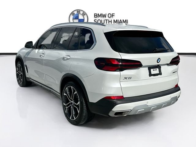 Used 2024 White BMW sDrive40i image 5