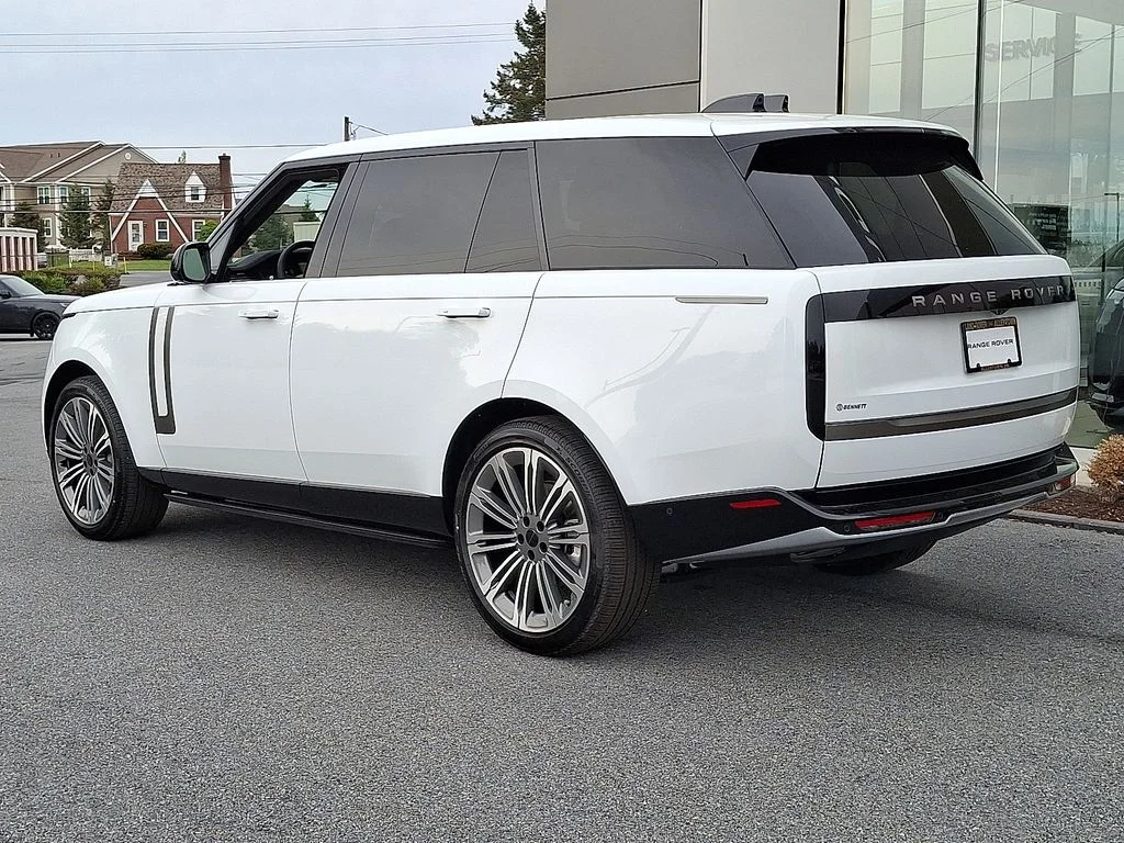 New 2026  Land Rover SE image 4