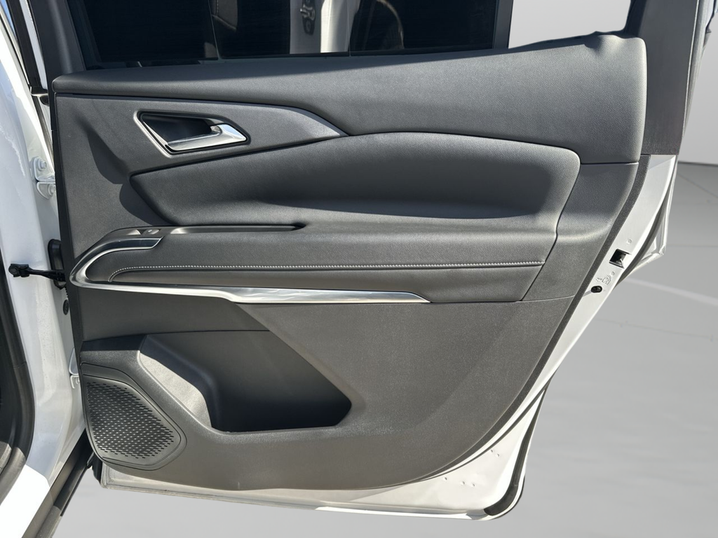 Used 2024 White Chevrolet LT image 34