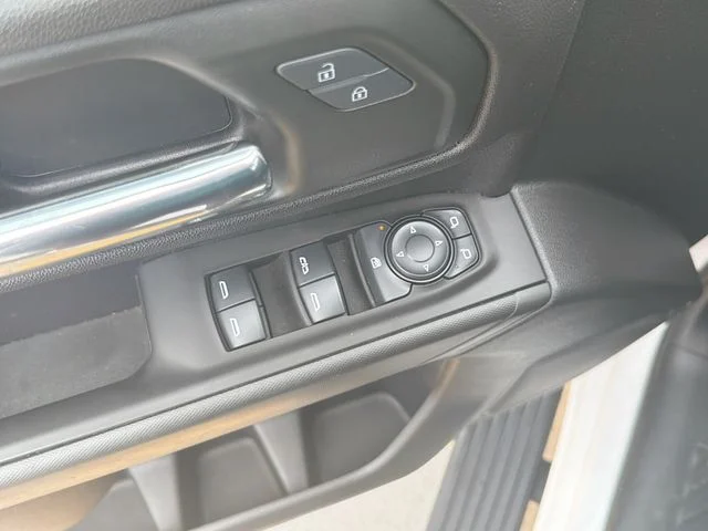 Used 2025 Summit White Chevrolet Custom image 17