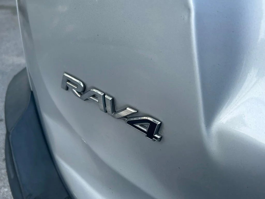 Used 2015 Silver Toyota XLE image 32