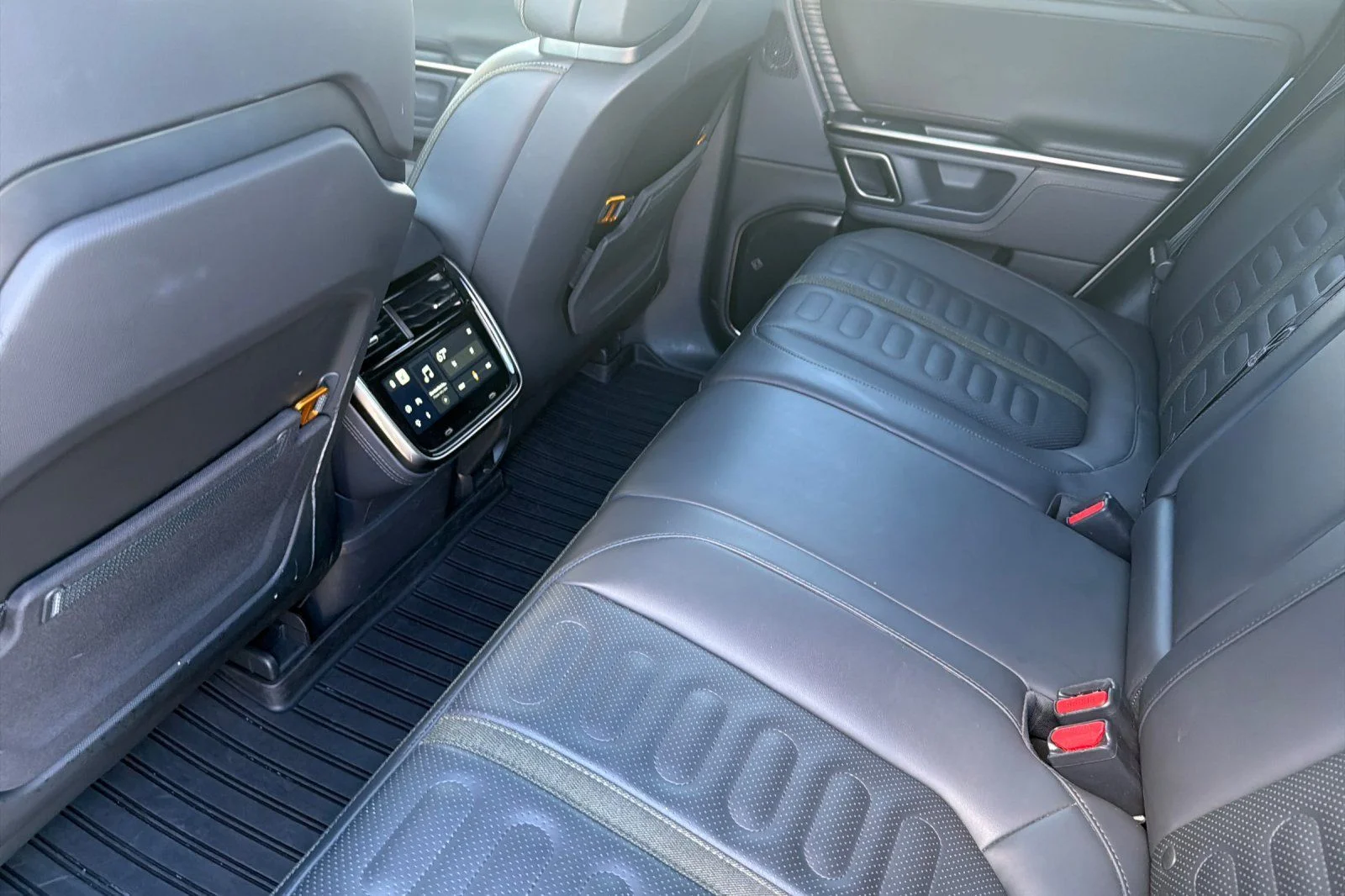 Used 2023  Rivian Adventure image 16