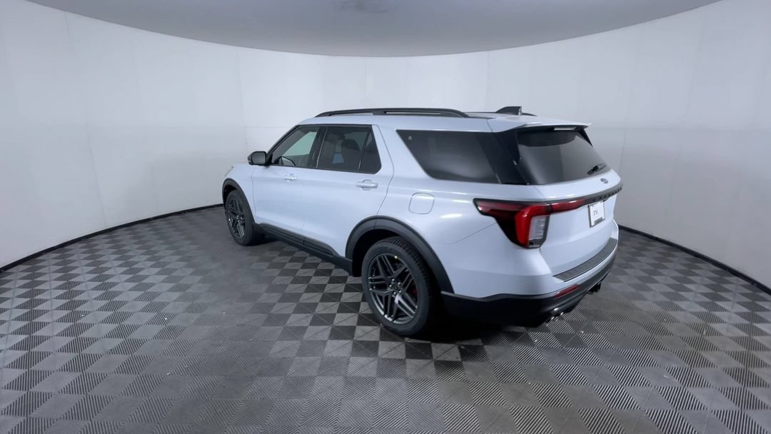 2026 Ford Explorer ST - Photo 7