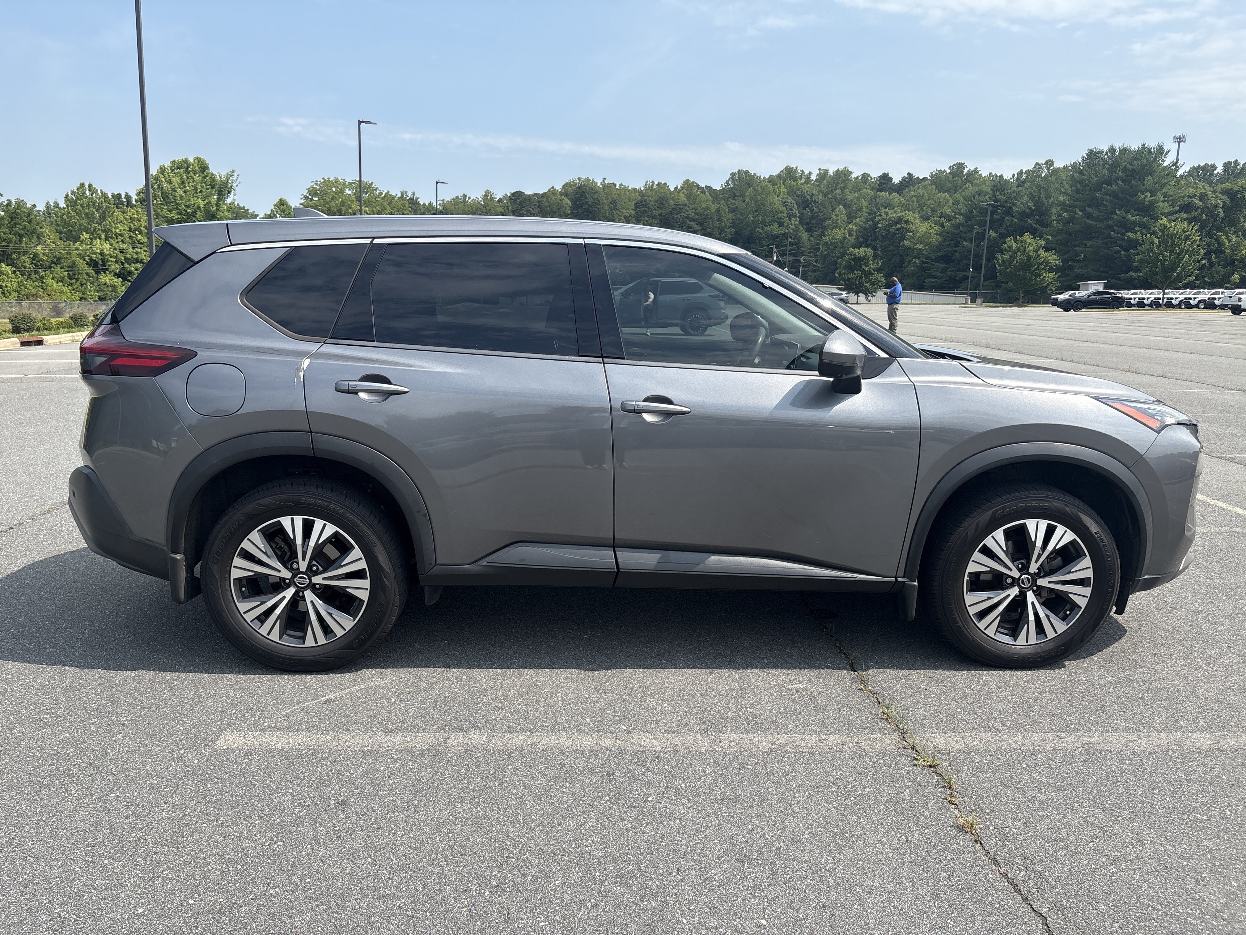 Used 2021 Gun Metallic Nissan SV image 6