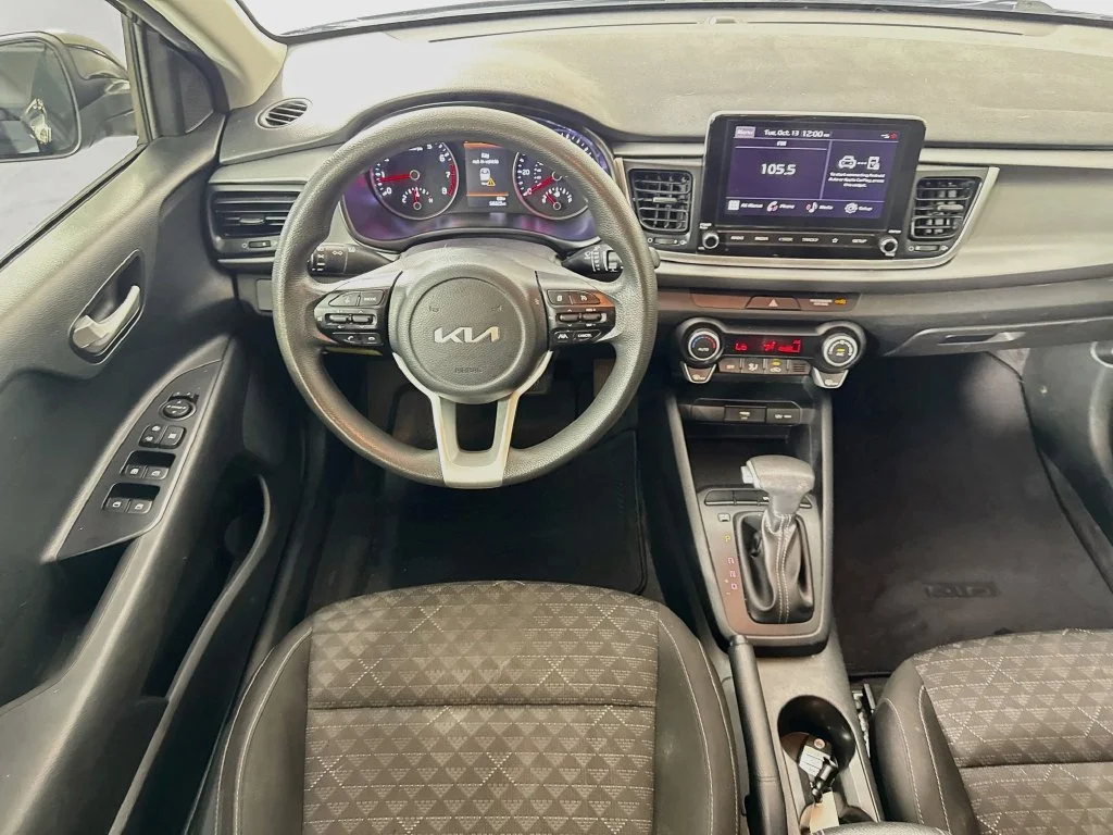 Used 2022 Black Kia S image 27