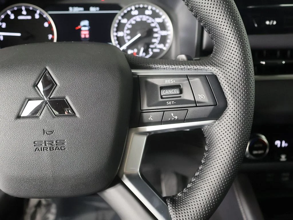 New 2026 White Mitsubishi LE 1.5T S-AWC image 39