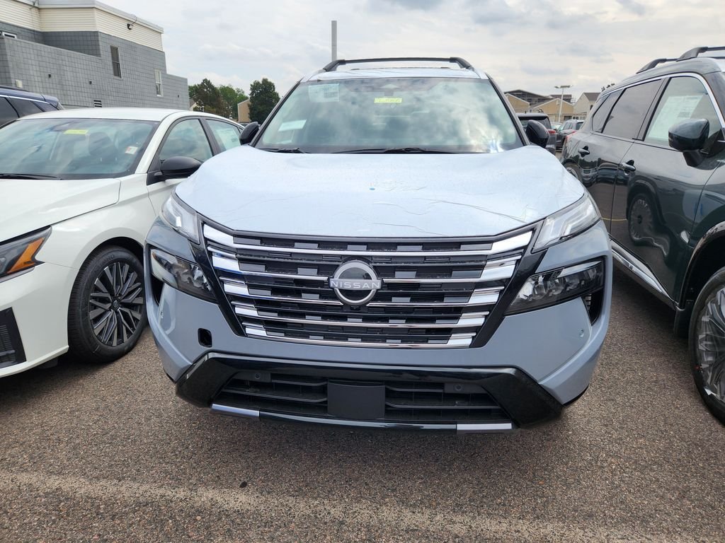 New 2026 Boulder Gray Pearl / Super Black Two-tone Nissan Platinum image 2