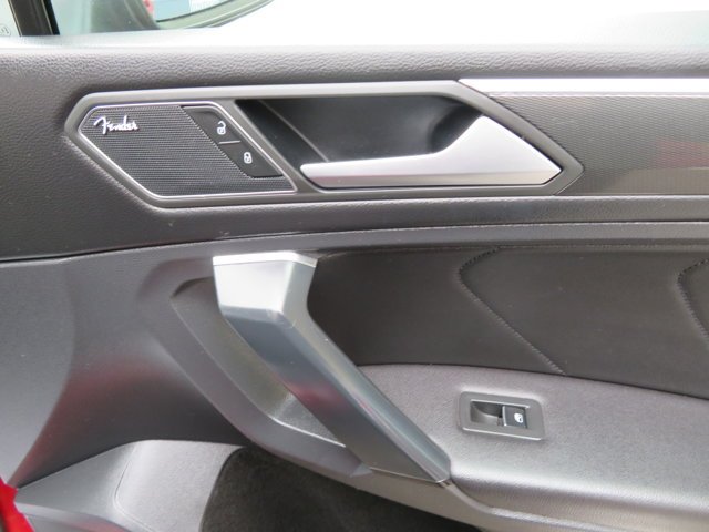Used 2019 Cardinal Red Metallic Volkswagen SEL Premium image 11