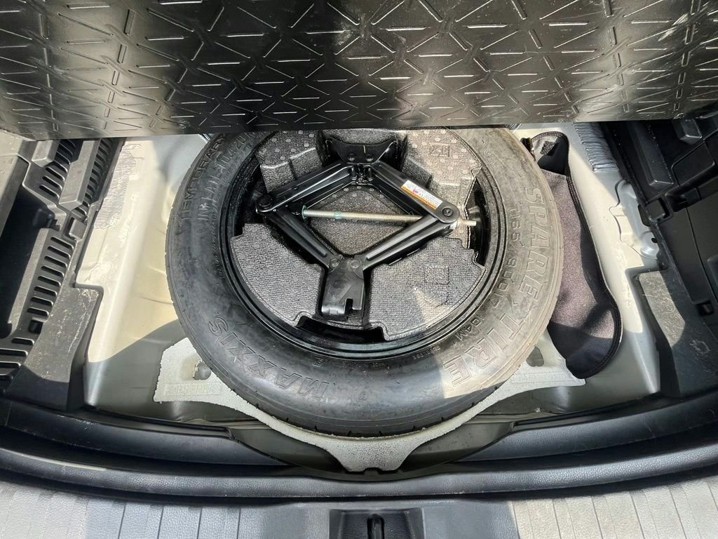 Used 2021 Silver Toyota XLE Premium image 28