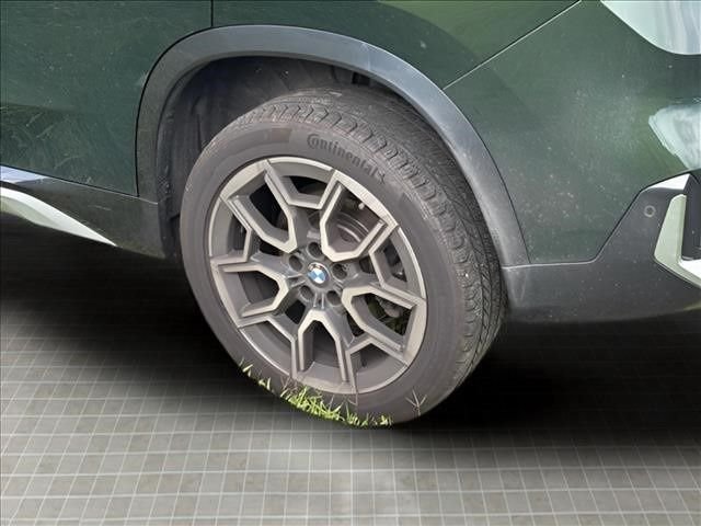 Used 2024 Green BMW xDrive28i image 10