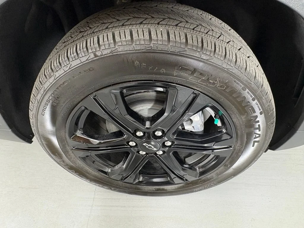 New 2027 Mosaic Black Metallic Chevrolet LT image 13