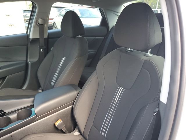 2025 Hyundai Elantra SEL - Photo 11
