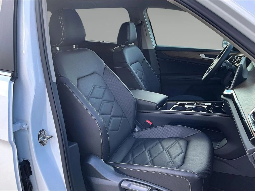 New 2026 White/off-white Volkswagen SE w/Technology image 11