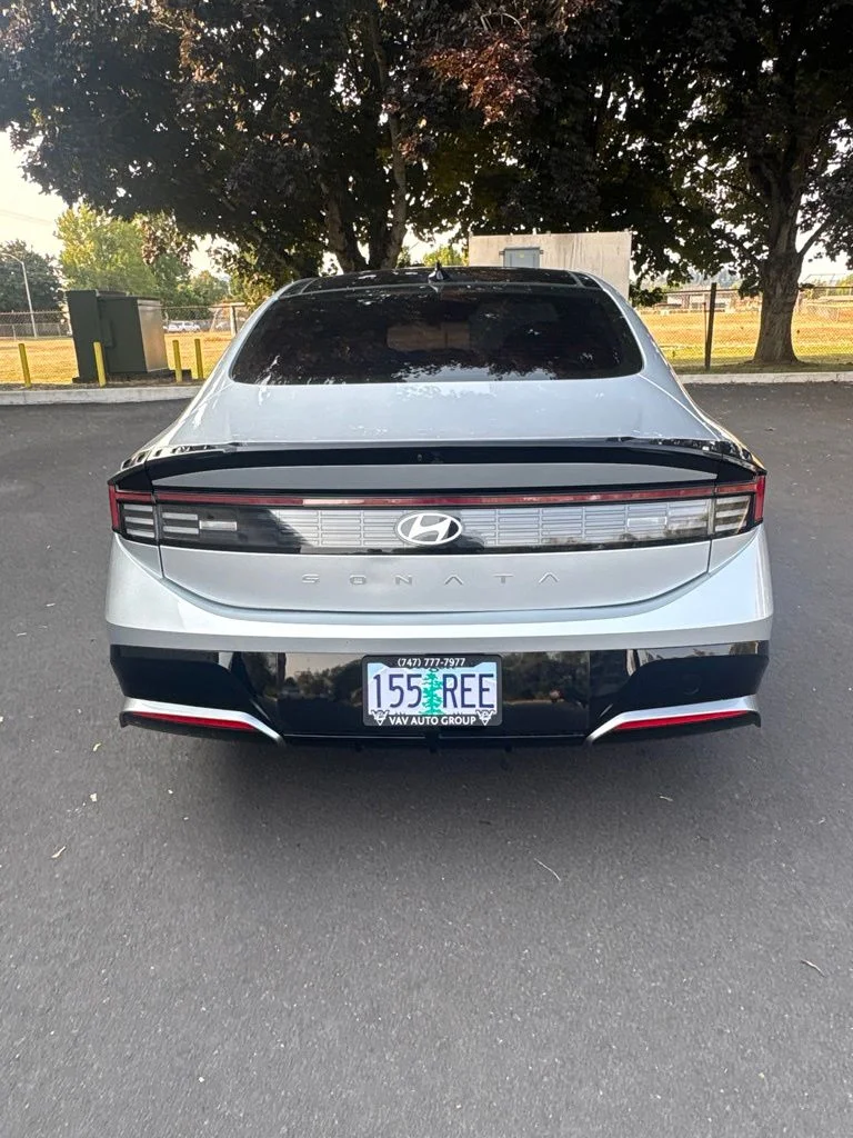 Used 2025 Silver Hyundai SEL Convenience image 6