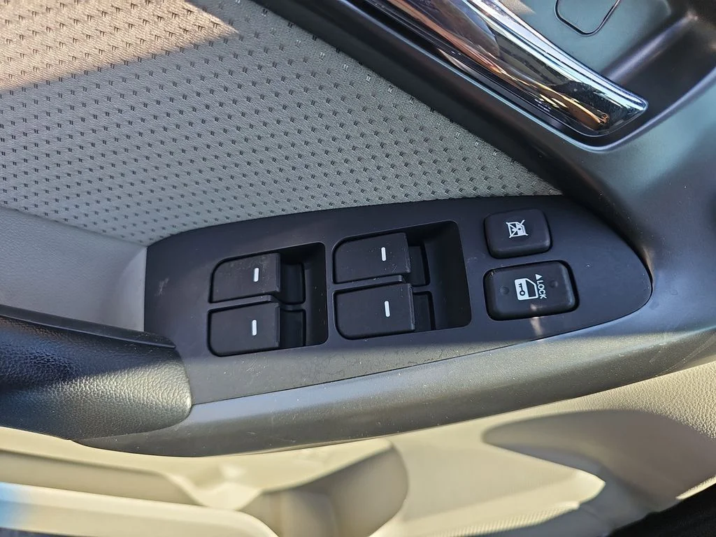 Used 2013 Black Kia EX image 24