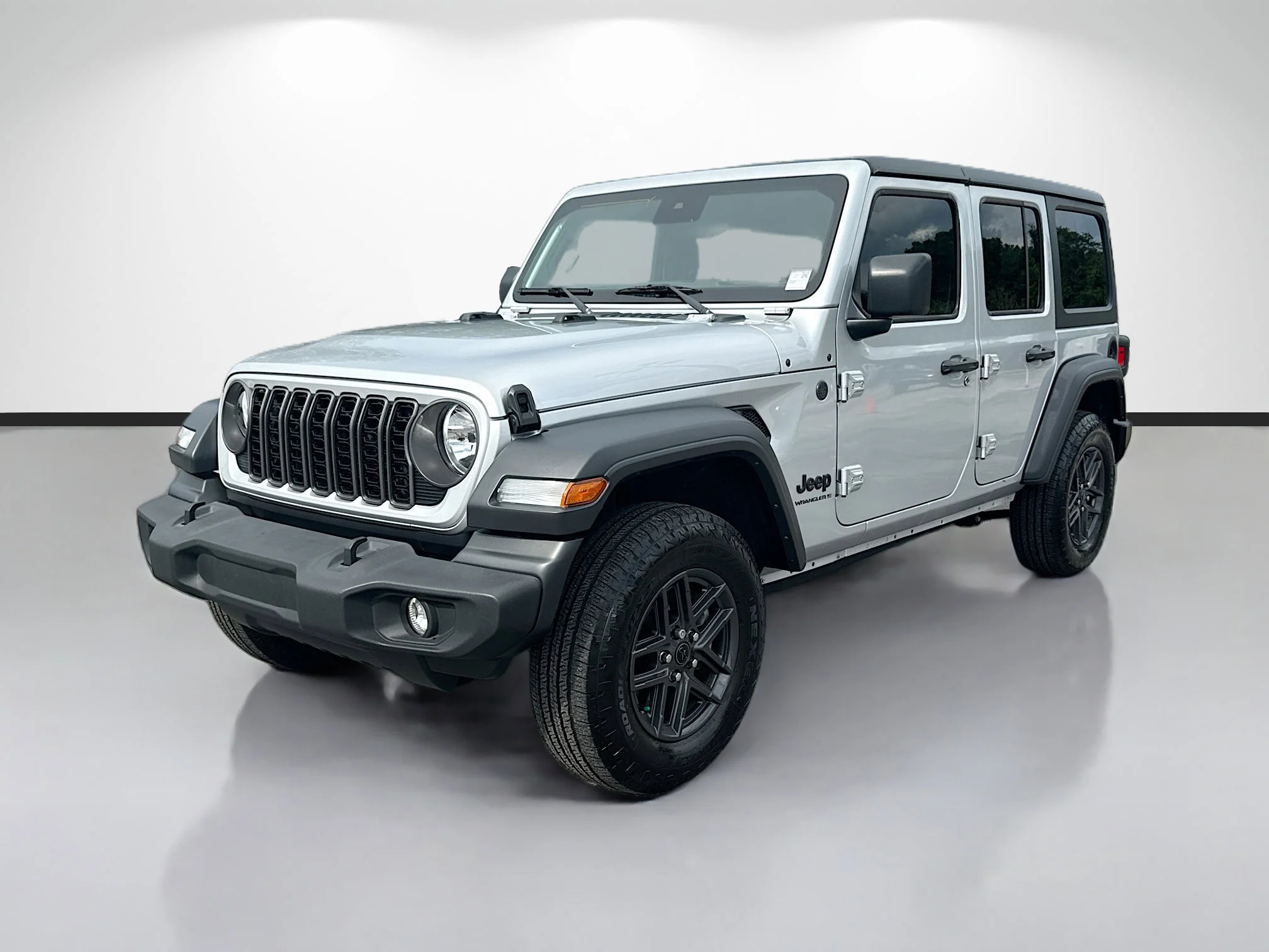 Used 2024 Silver Zynith Clearcoat Jeep Sport S image 7