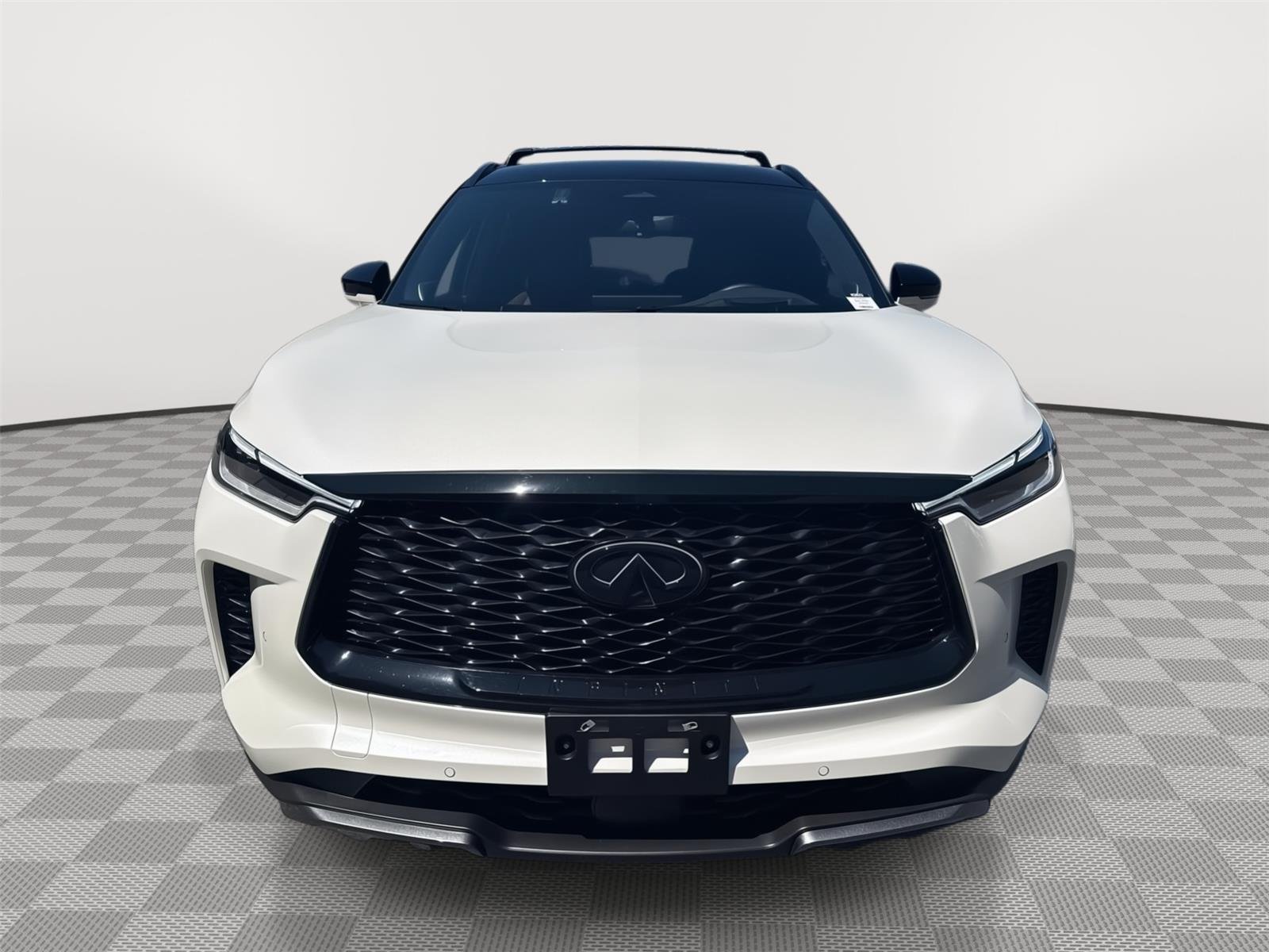 Used 2025 Majestic White/Black Obsidian INFINITI AUTOGRAPH image 3