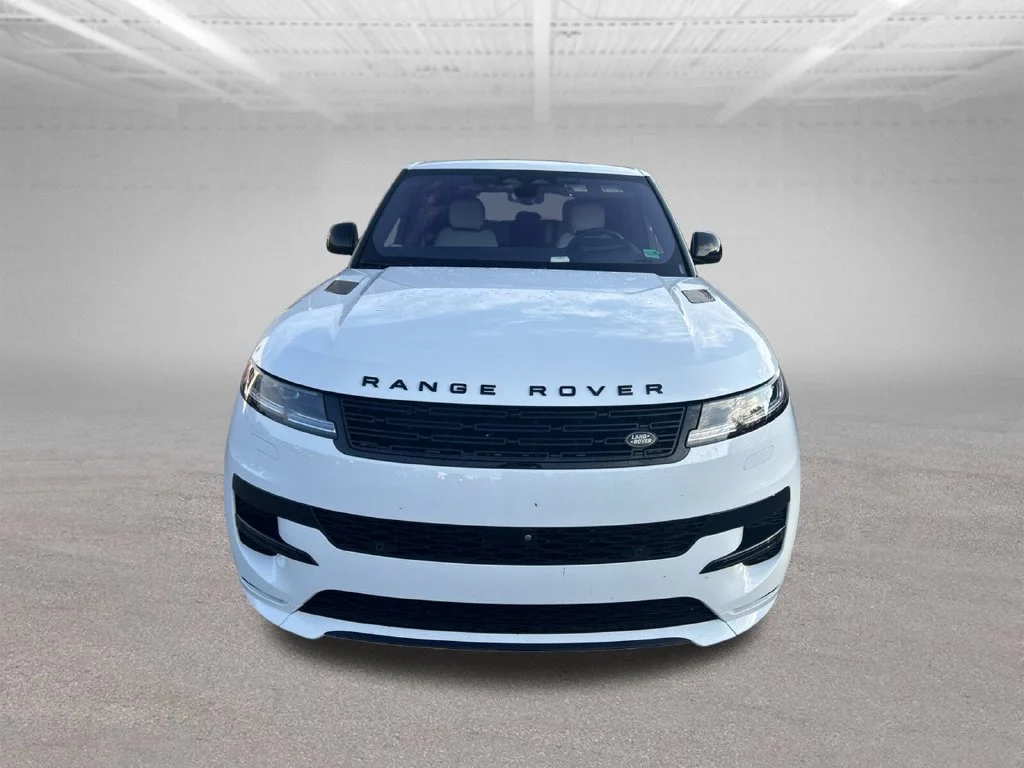 Used 2023 White Land Rover SE Dynamic image 6
