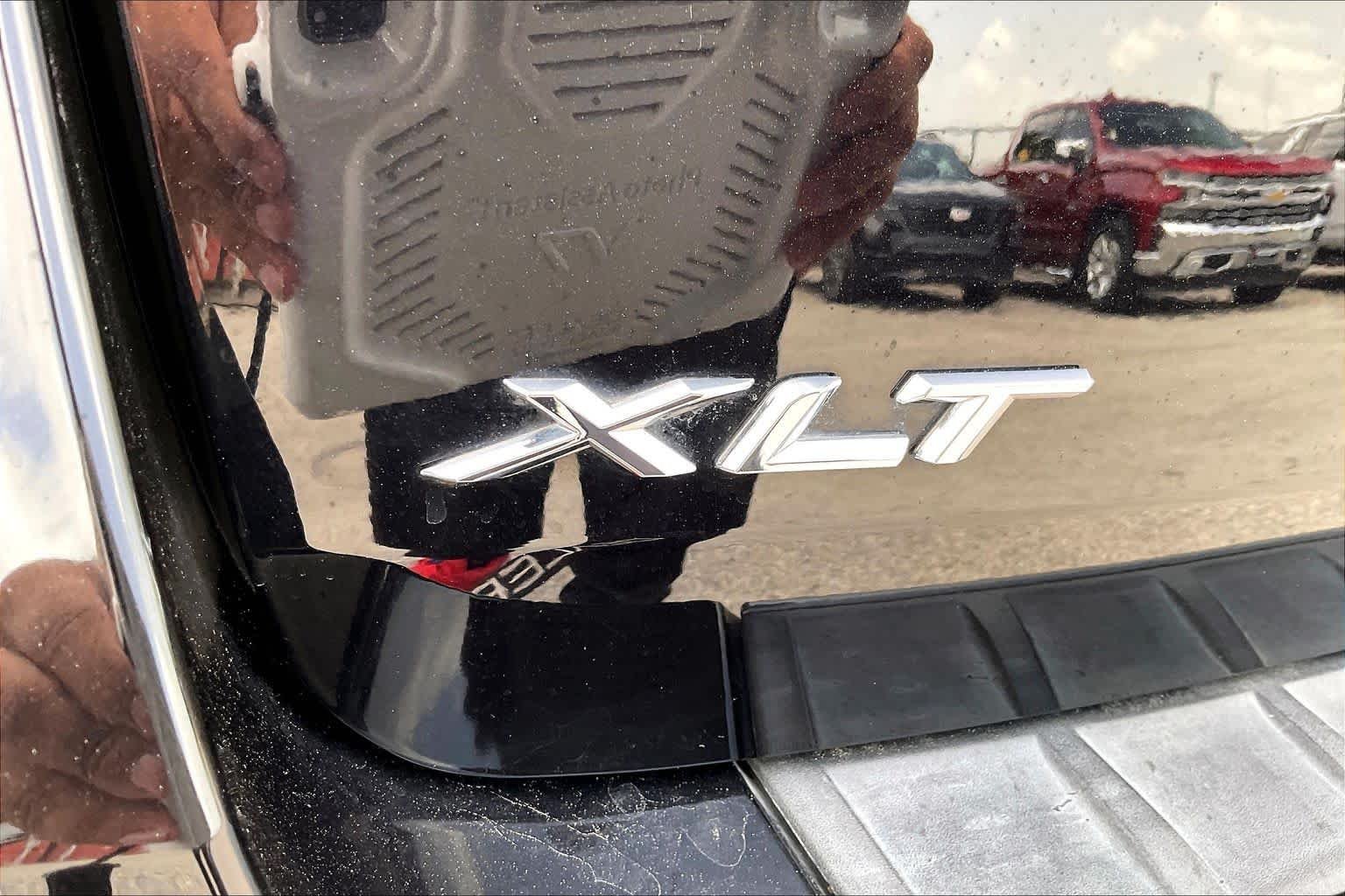 Used 2023 Agate Black Metallic Ford XLT image 10