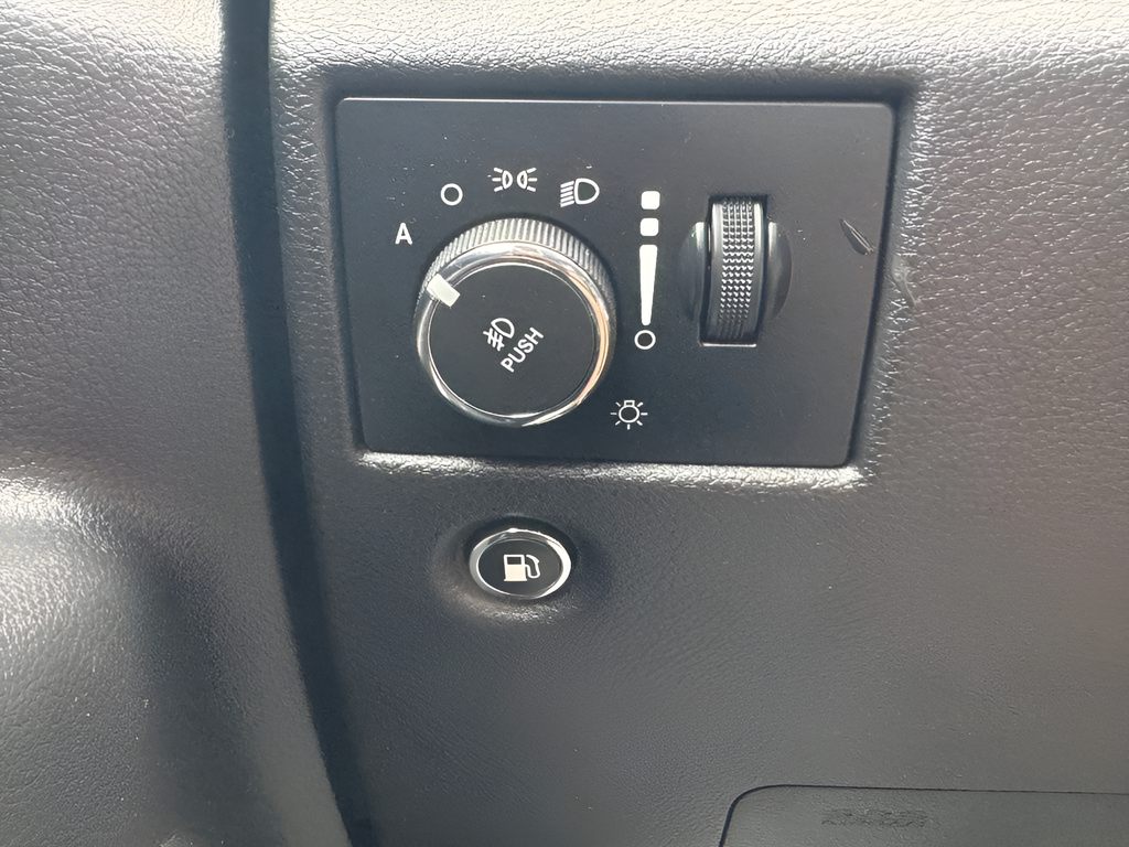 Used 2018 Blue Jeep Overland image 20