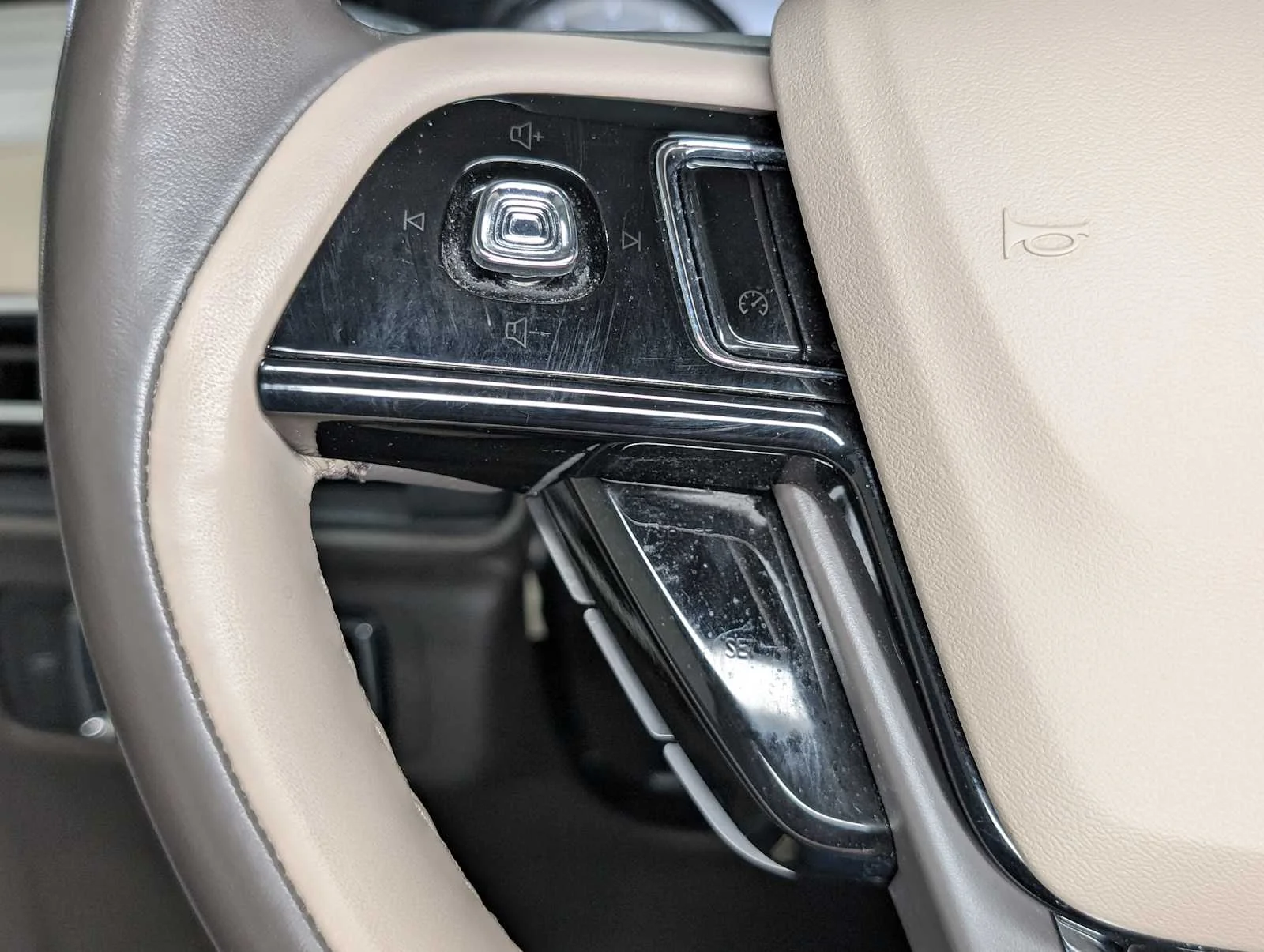 Used 2022 Pristine White Metallic Tri-Coat Lincoln Standard image 36