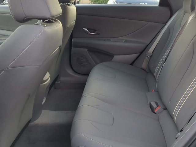 2025 Hyundai Elantra SEL - Photo 40