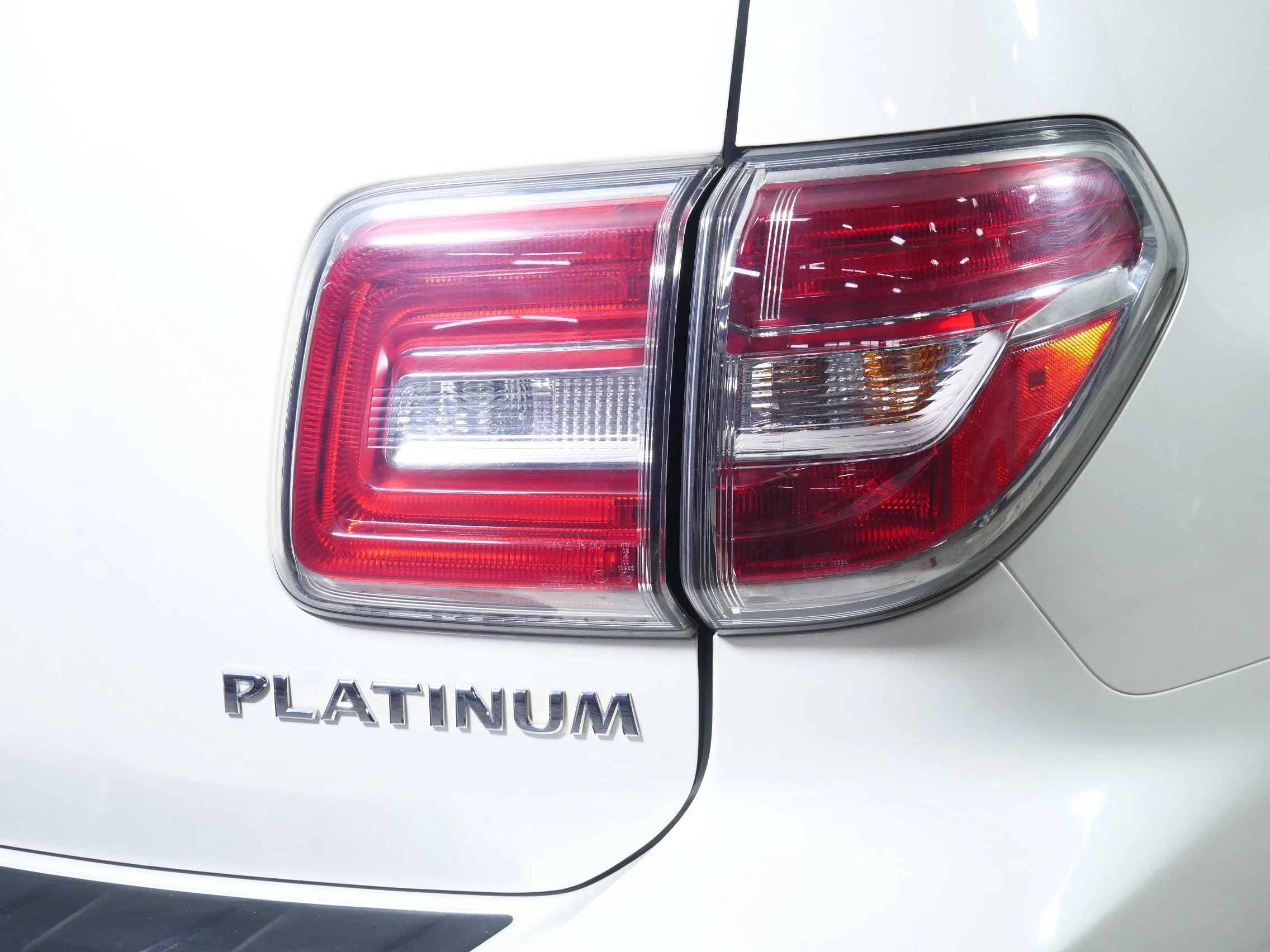 Used 2017 Pearl White Nissan Platinum image 17