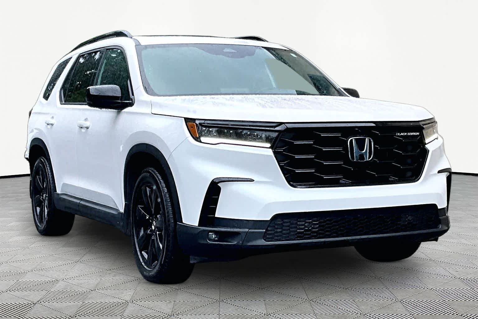 Used 2025 Platinum White Pearl Honda Black Edition image 3