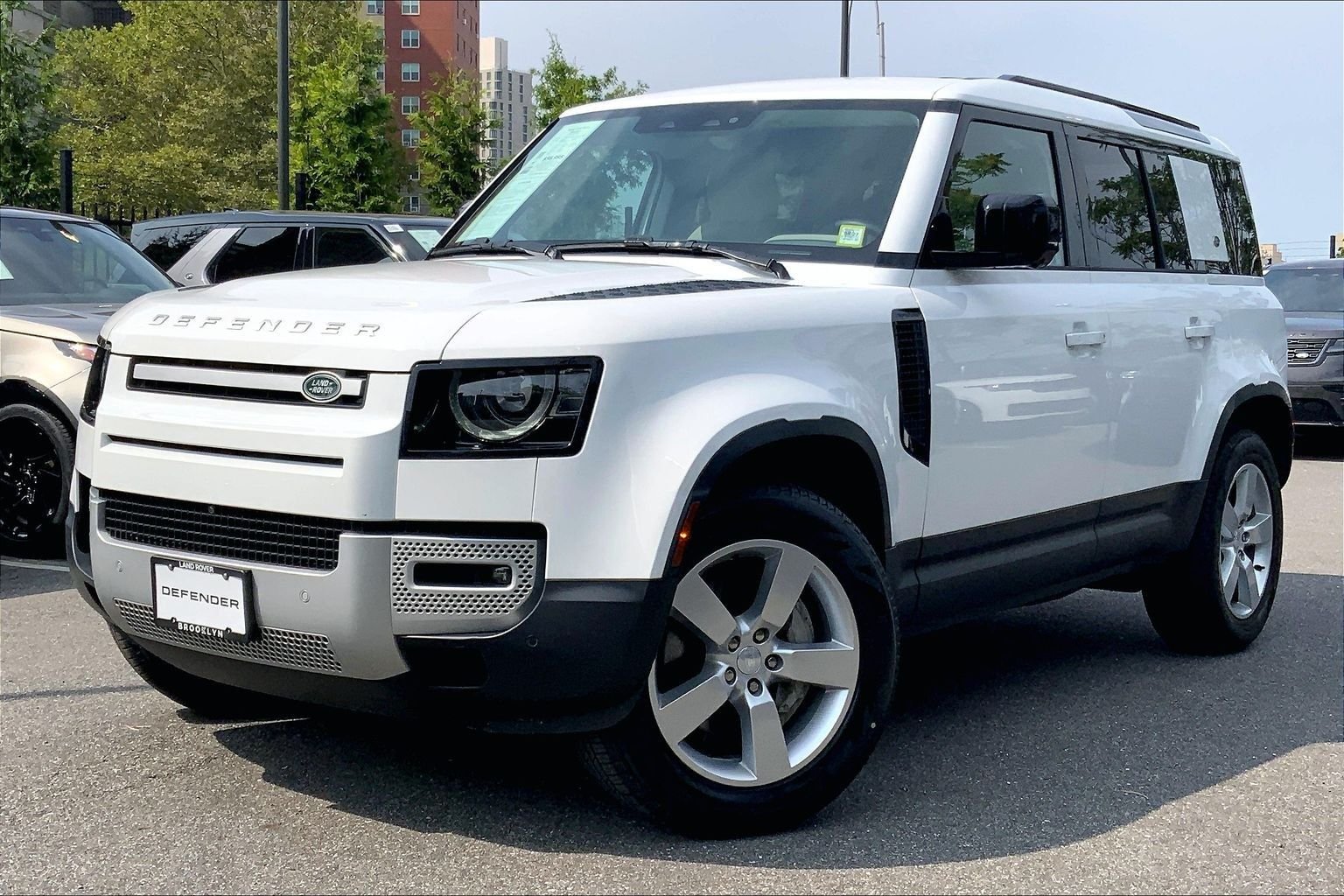 Used 2024 Fuji White Land Rover S image 1