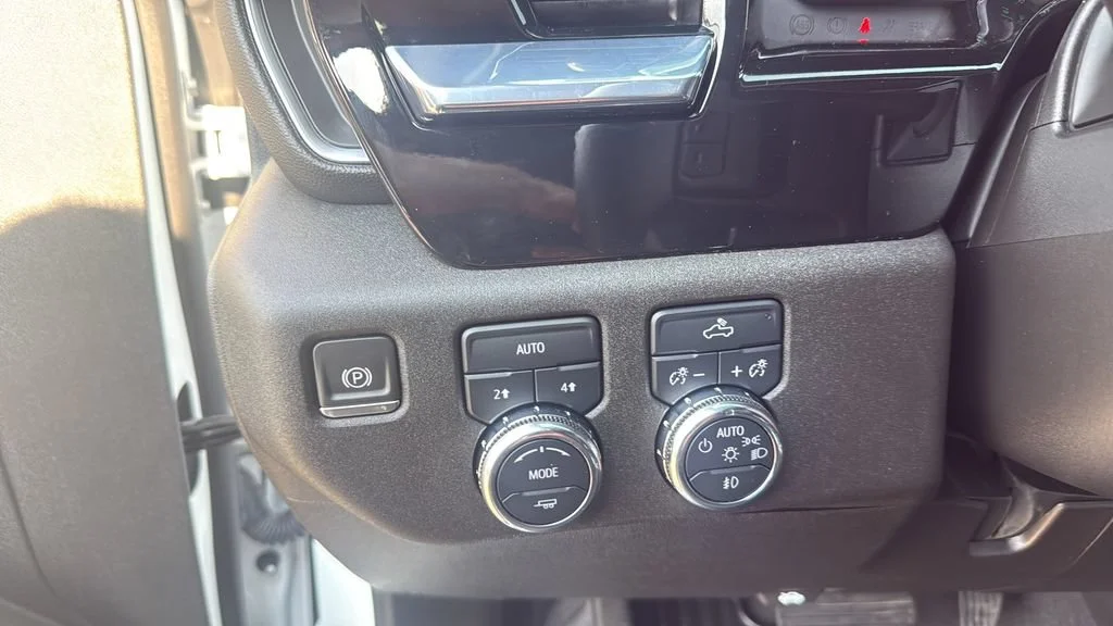 Used 2024 Summit White GMC Elevation image 20