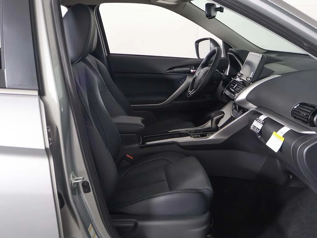 New 2026 Silver Mitsubishi SE image 25
