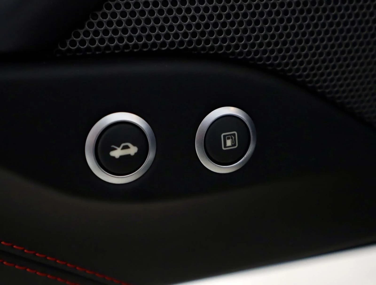 Used 2019 Black Ferrari Convertible image 20