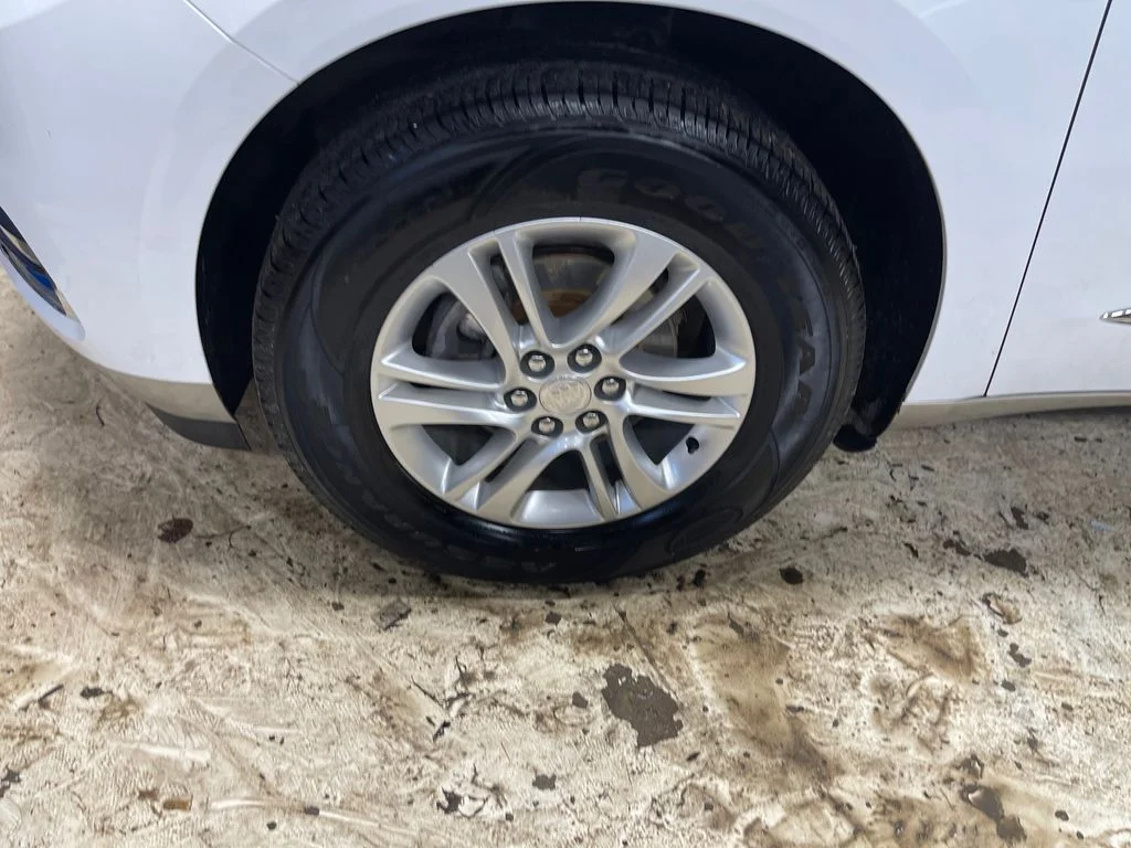 Used 2020 White Buick Essence image 11