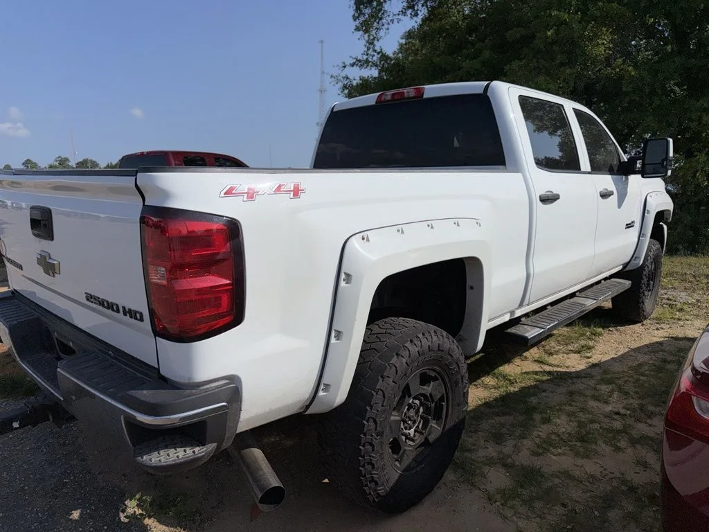 Used 2015 White Chevrolet LT image 8