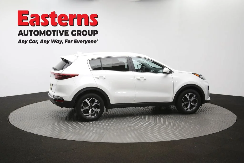 Used 2022 White Kia LX image 37