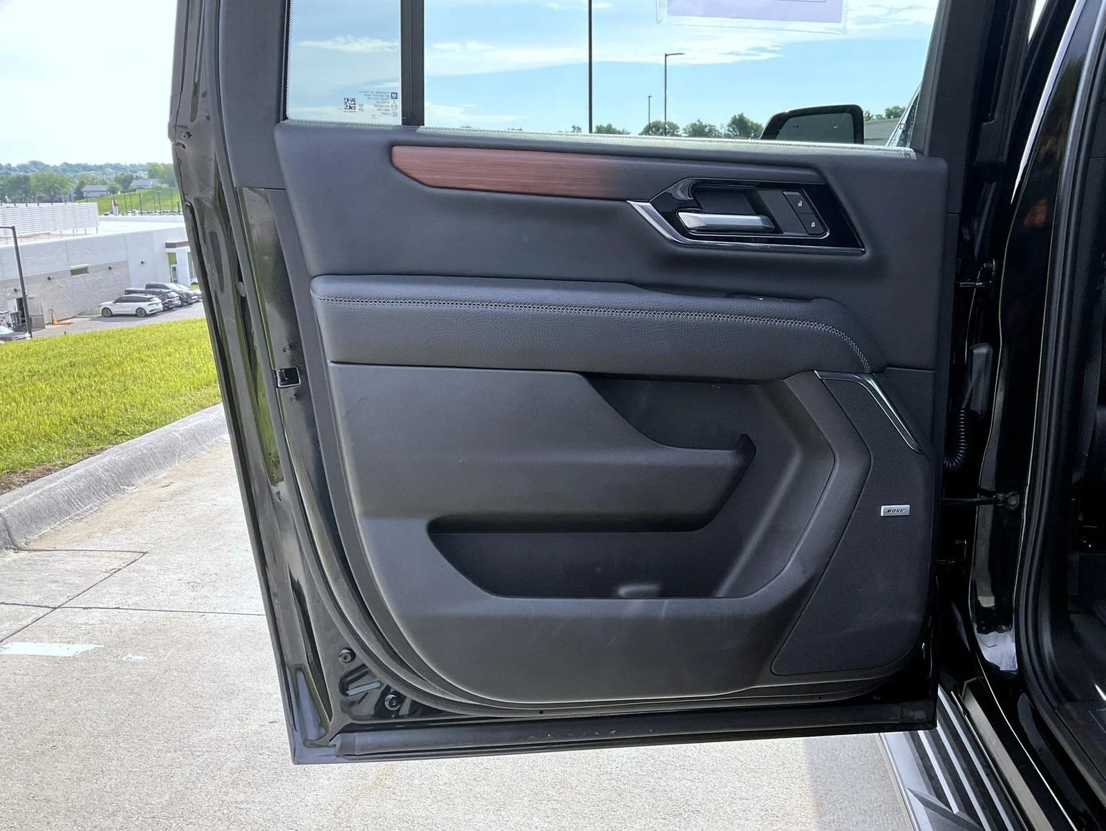 Used 2025 Black GMC Denali image 18