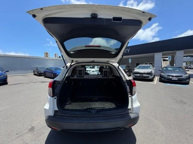 Used 2022 White Honda EX image 7