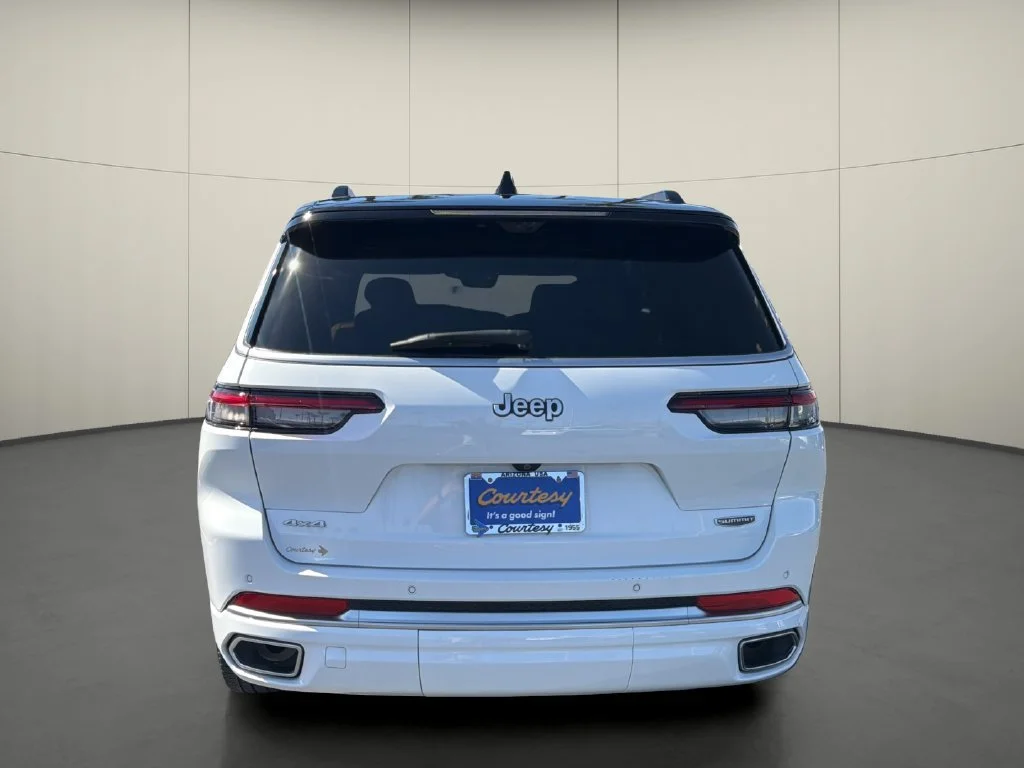 Used 2025  Jeep Summit image 6