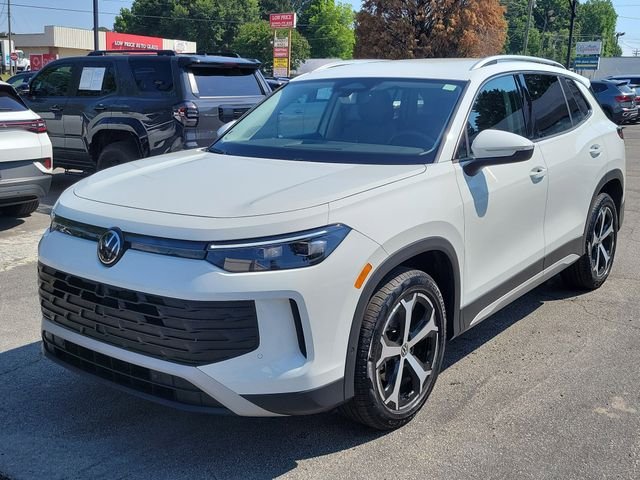 2025 Volkswagen Tiguan 2.0T SE's photo