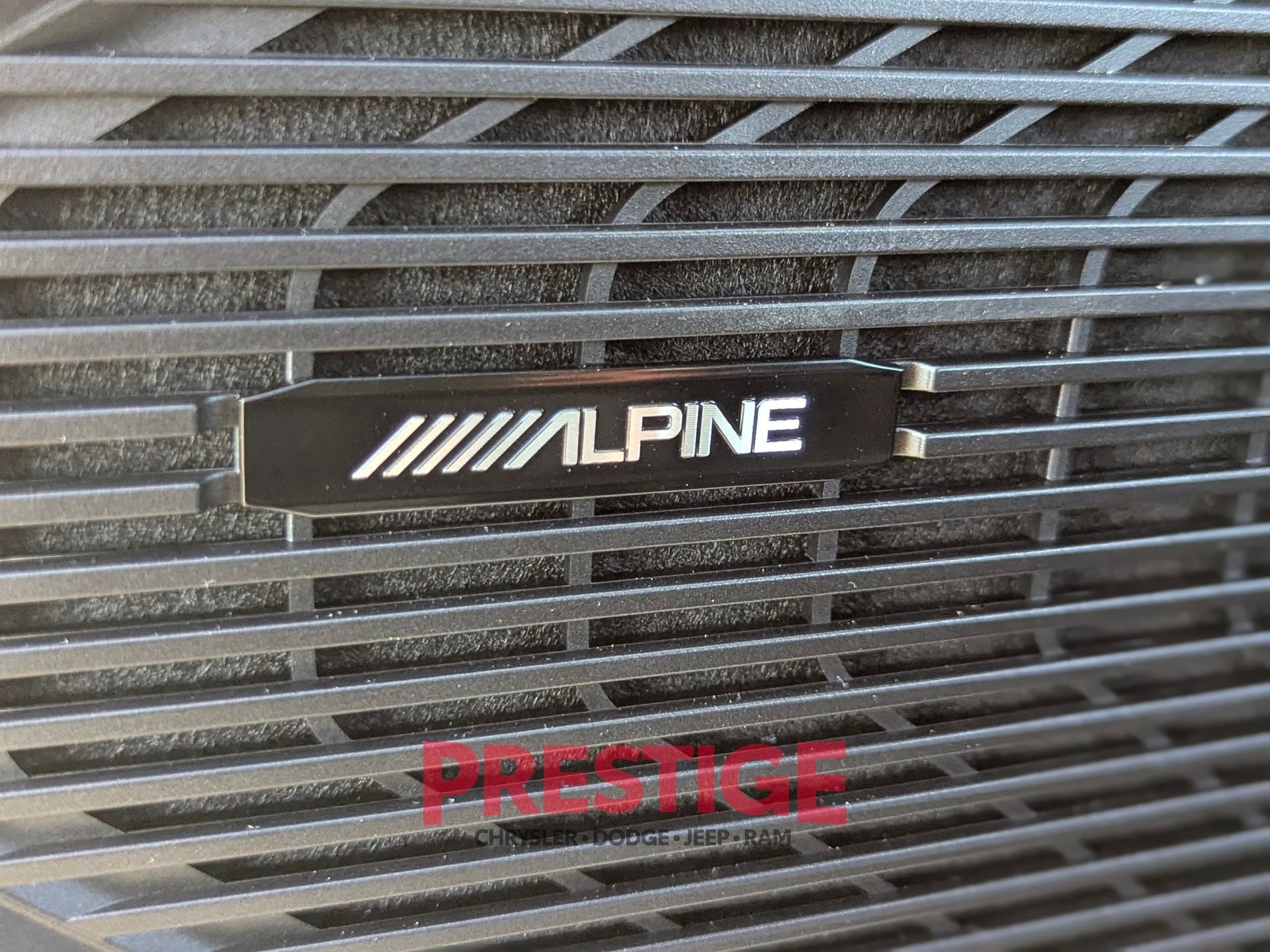 New 2026 Bright White Clear-Coat Exterior Paint Jeep Limited Altitude image 25