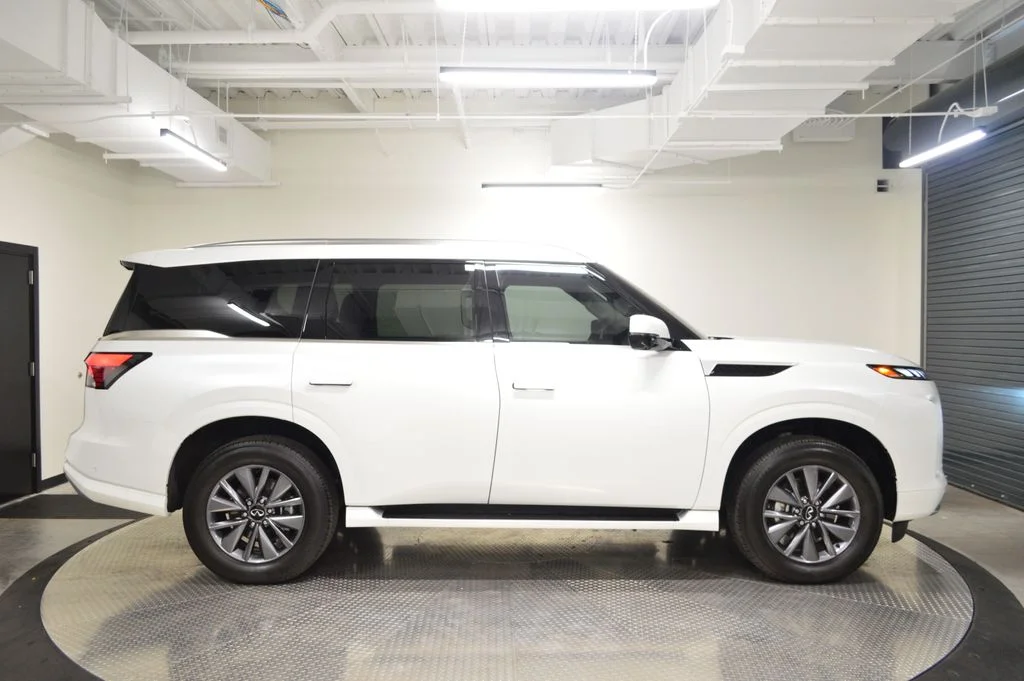 Certified Used 2025 White INFINITI PURE image 8
