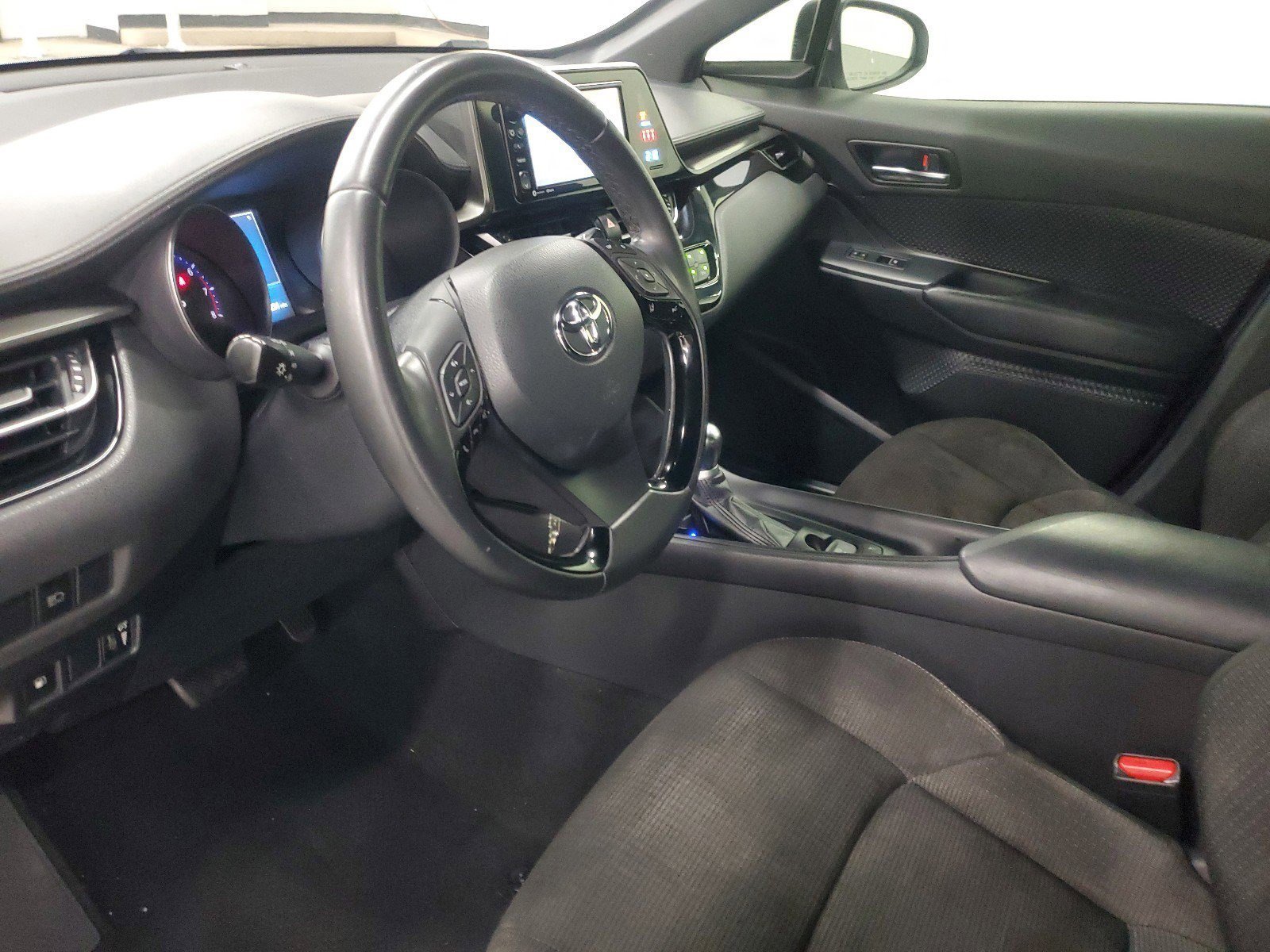 Used 2018 Blizzard Pearl Toyota XLE image 17